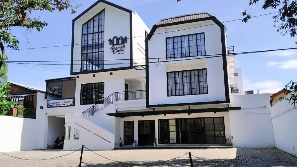 Bianco Costel Hotell Bogor Exteriör bild